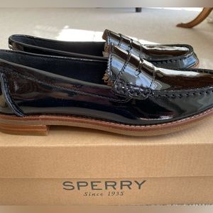 Sperry Women's Seaport Patent Penny Loafer Black. Size 6.5